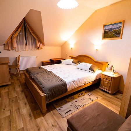 Guesthouse Mocivnik Okroglice Buitenkant foto
