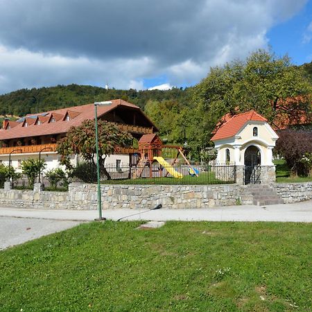 Guesthouse Mocivnik Okroglice Buitenkant foto