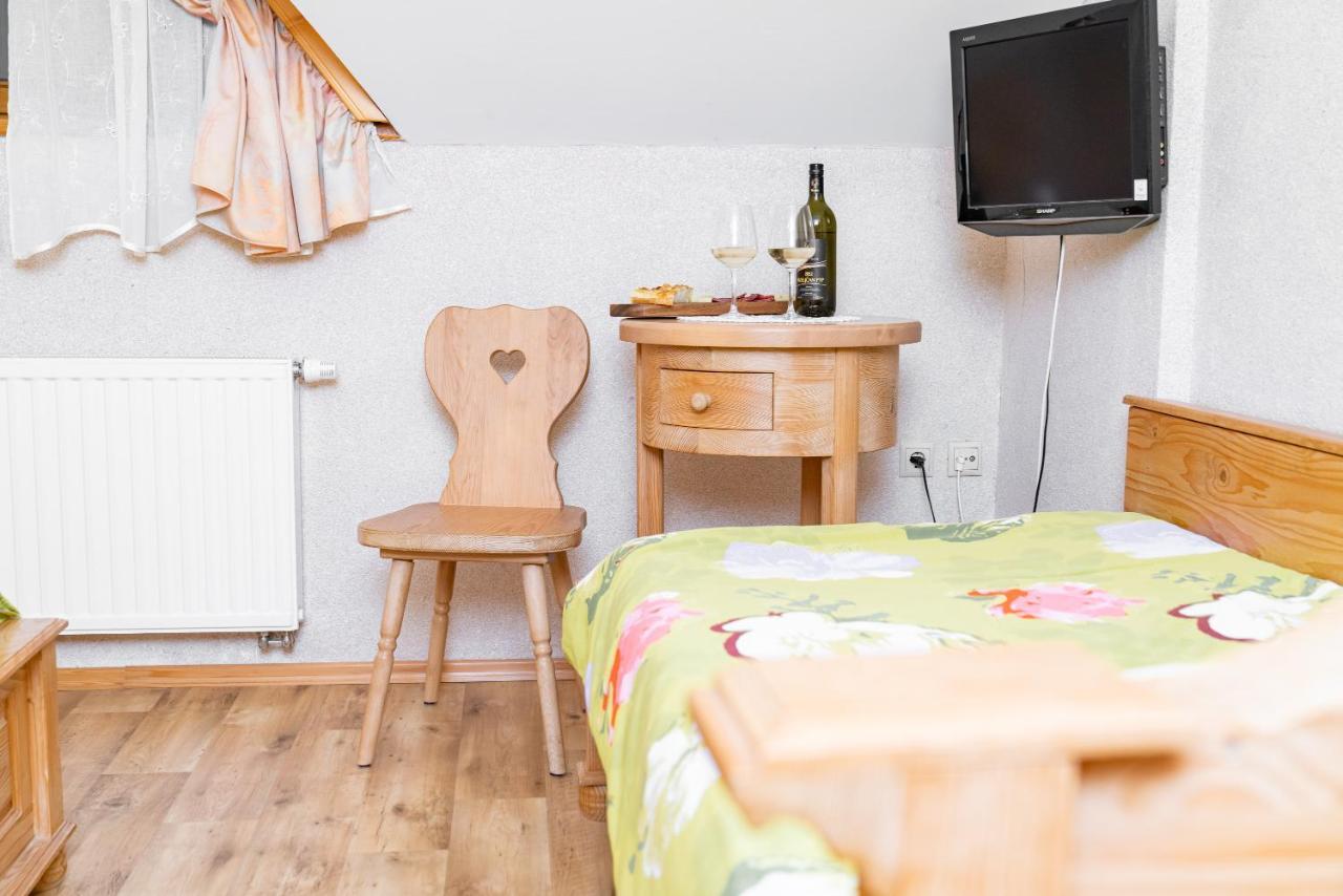Guesthouse Mocivnik Okroglice Buitenkant foto