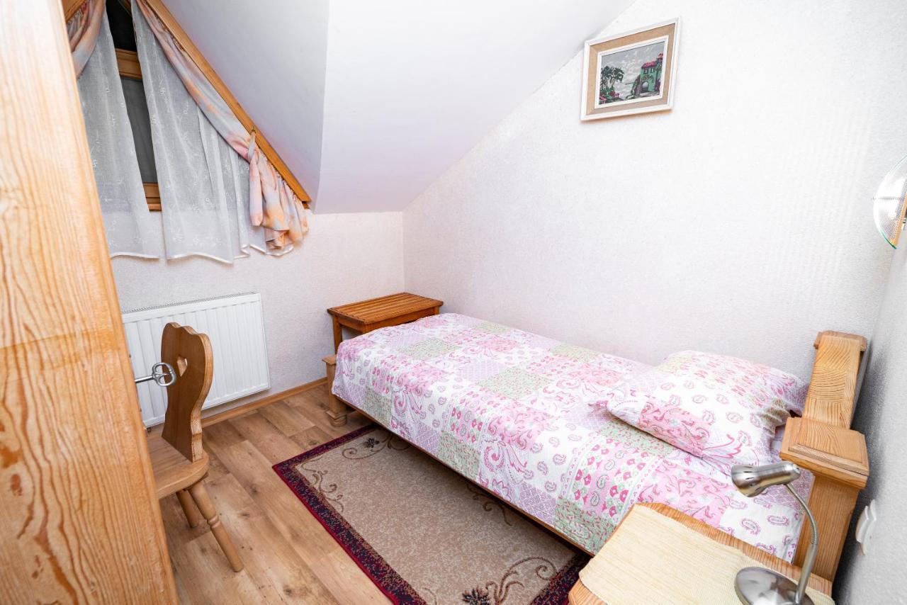 Guesthouse Mocivnik Okroglice Buitenkant foto