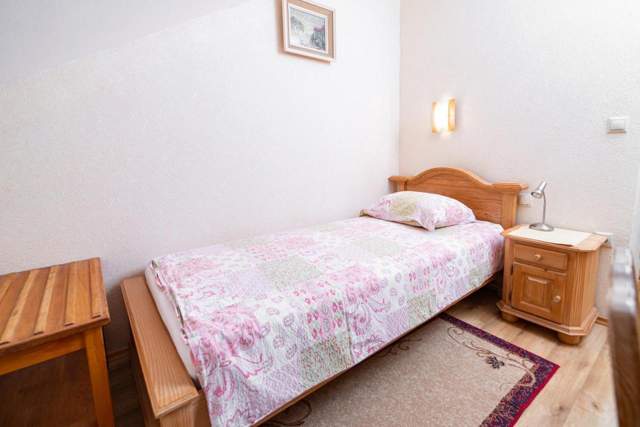 Guesthouse Mocivnik Okroglice Buitenkant foto