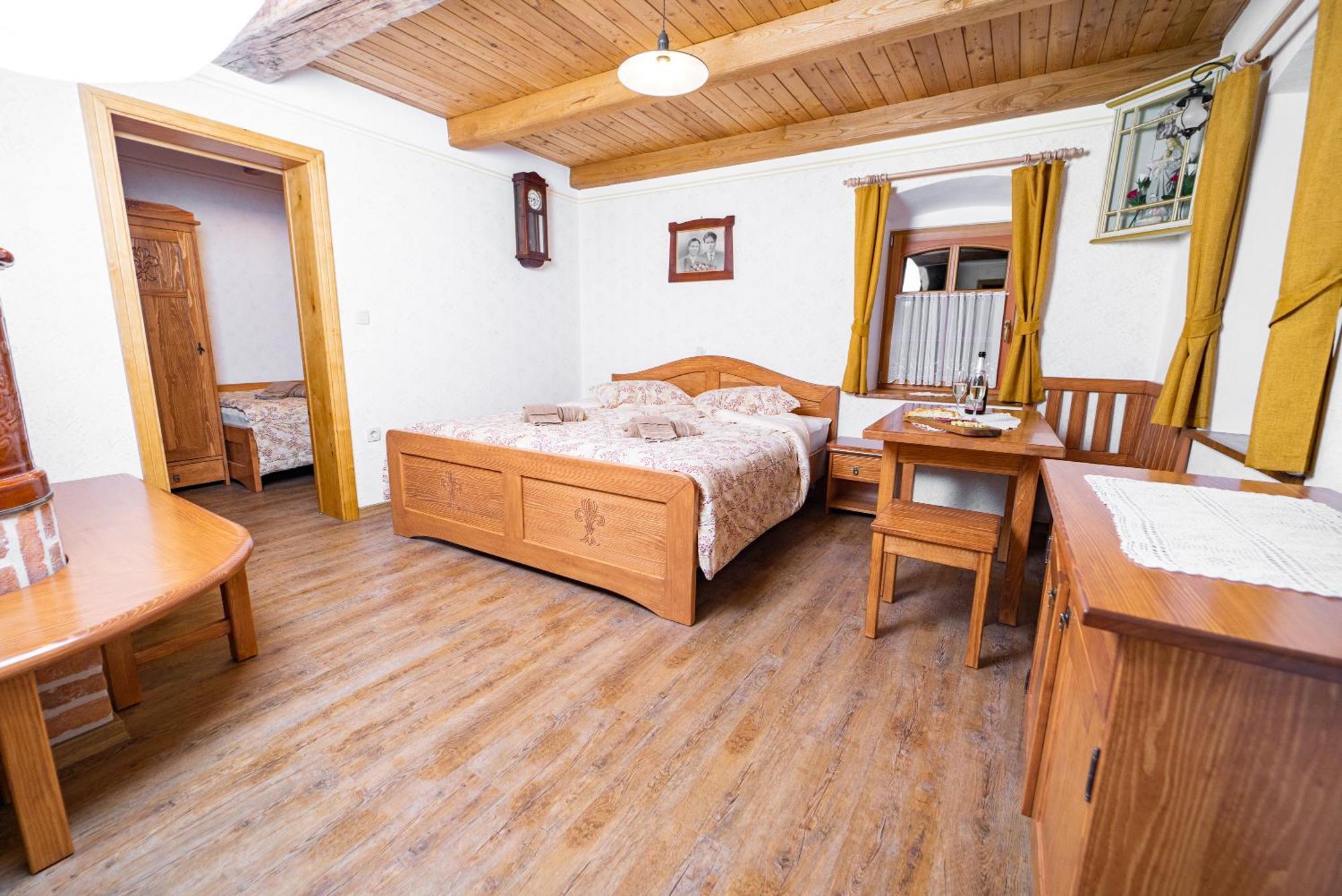 Guesthouse Mocivnik Okroglice Buitenkant foto