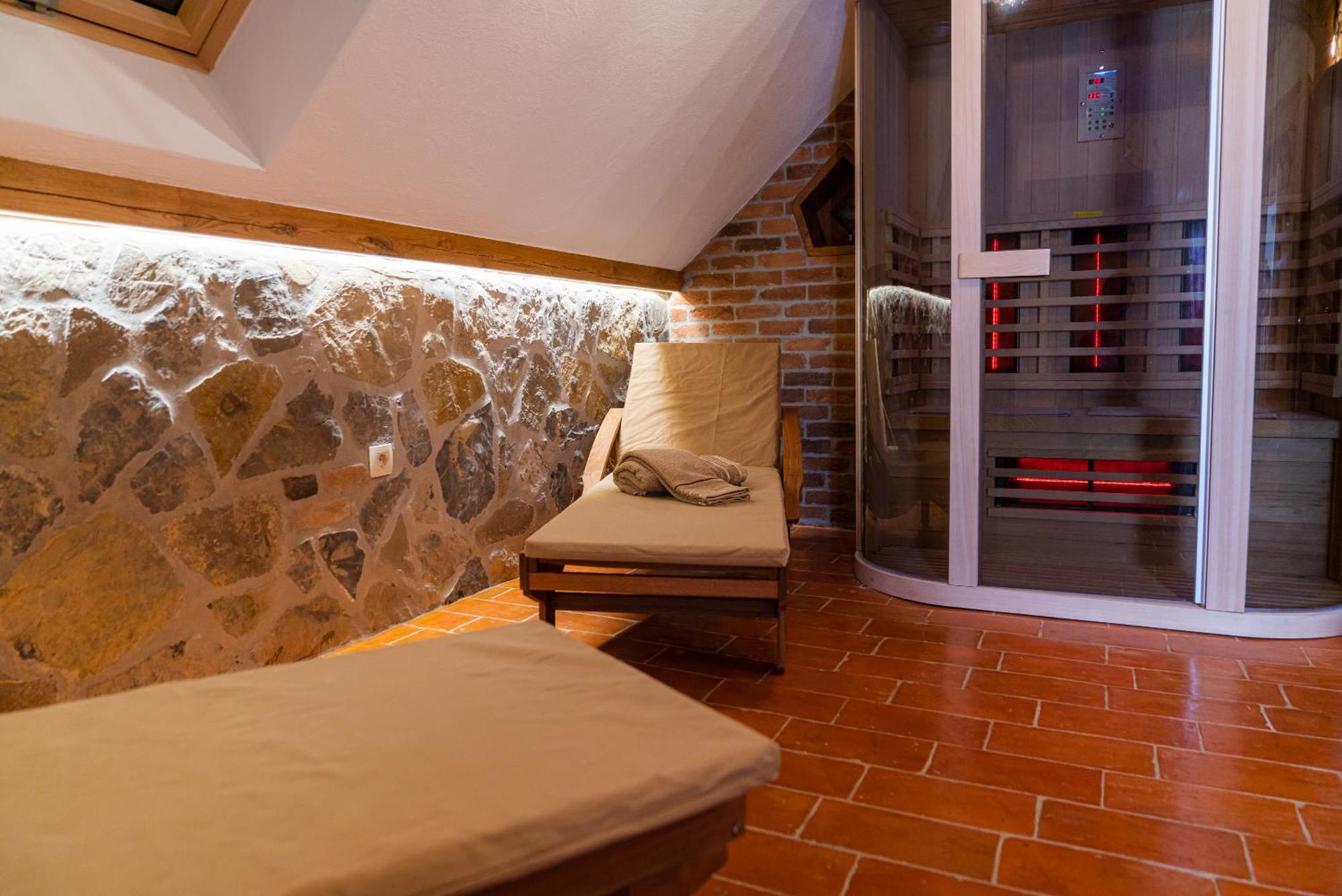 Guesthouse Mocivnik Okroglice Buitenkant foto