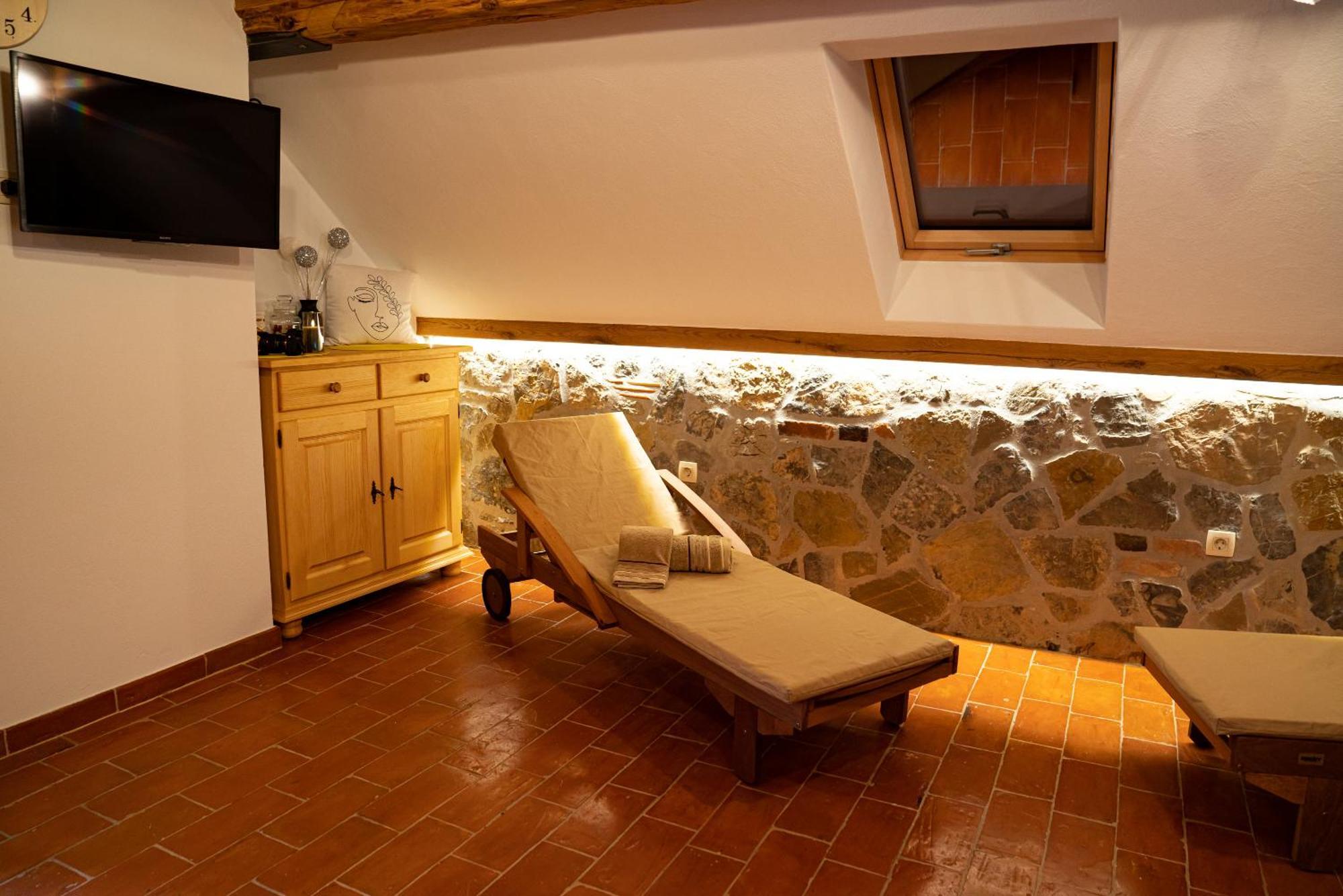 Guesthouse Mocivnik Okroglice Buitenkant foto