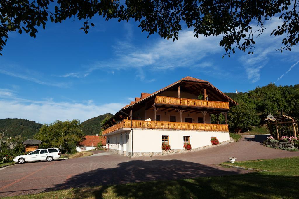 Guesthouse Mocivnik Okroglice Buitenkant foto