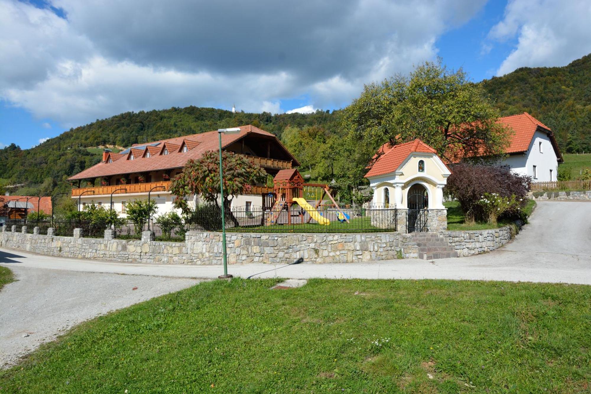 Guesthouse Mocivnik Okroglice Buitenkant foto