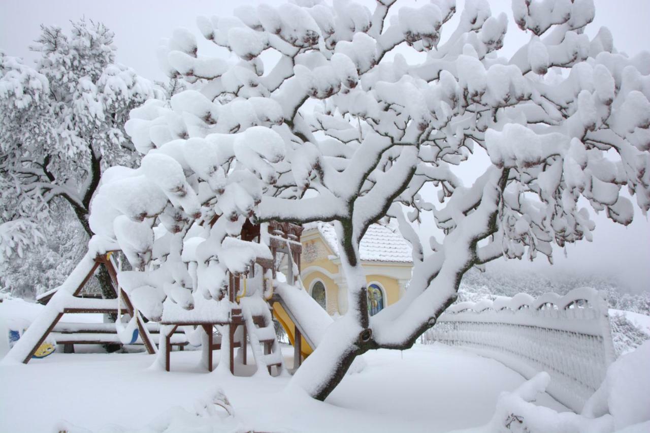 Guesthouse Mocivnik Okroglice Buitenkant foto